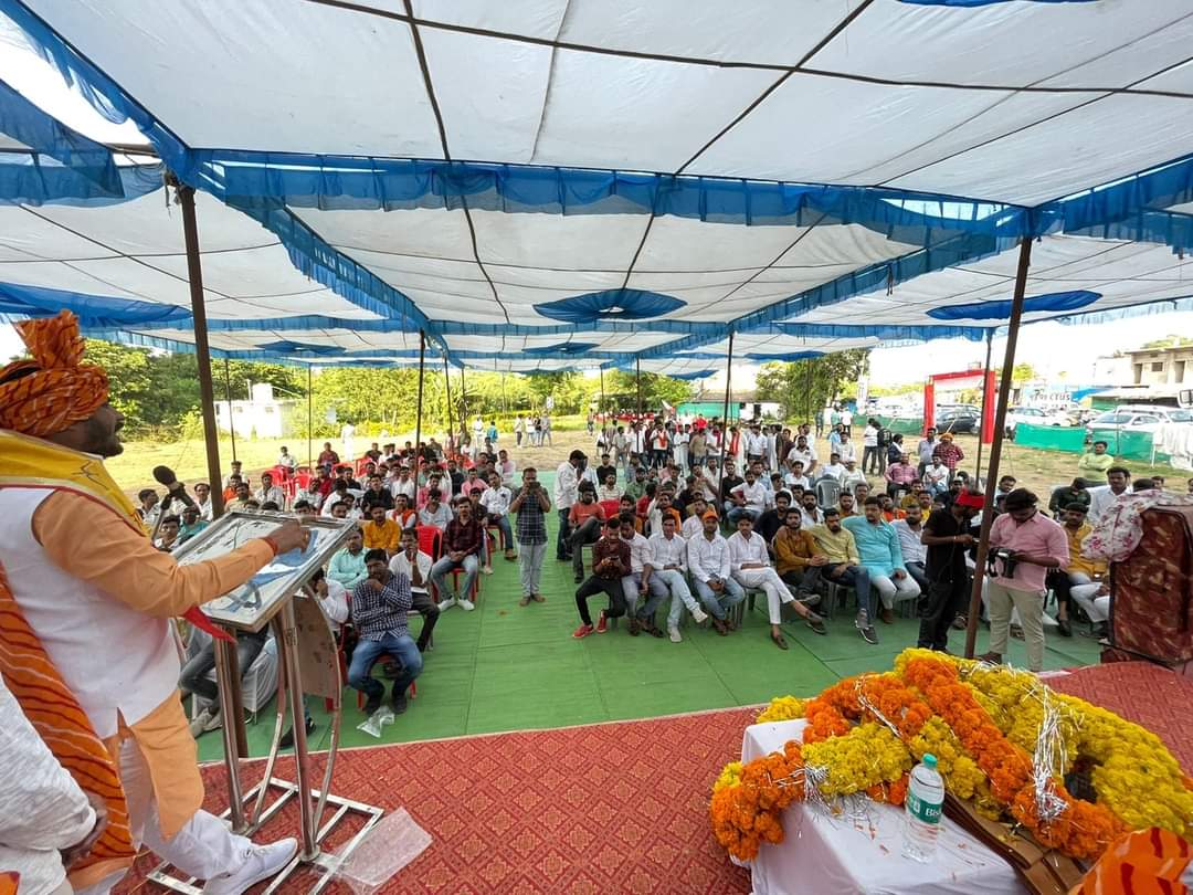 vaibhavpawarmp's tweet photo. आज #हरा_भरा_मध्यप्रदेश अभियान के निमित्त विदिशा प्रवास के दौरान वृक्षारोपण कार्यक्रम के पूर्व आयोजित सभा मे युवा साथियों को संबोधित किया। https://t.co/1C5NHXVp0i