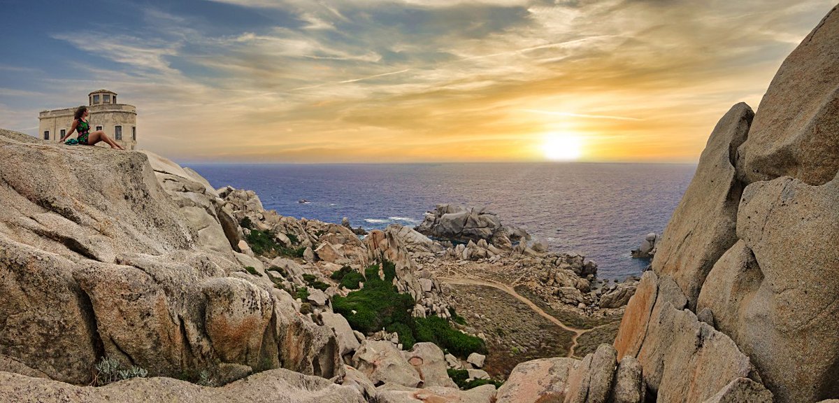 georgatoss's tweet photo. Osservare il sole che va nanna in #Sardegna è sempre uno spettacolo... qui a #CapoTesta #Sardinia a place where watching the sun going to sleep is always a show

#sunset #photography #Panorama #Italia #Italy https://t.co/GlBdJzOgUU