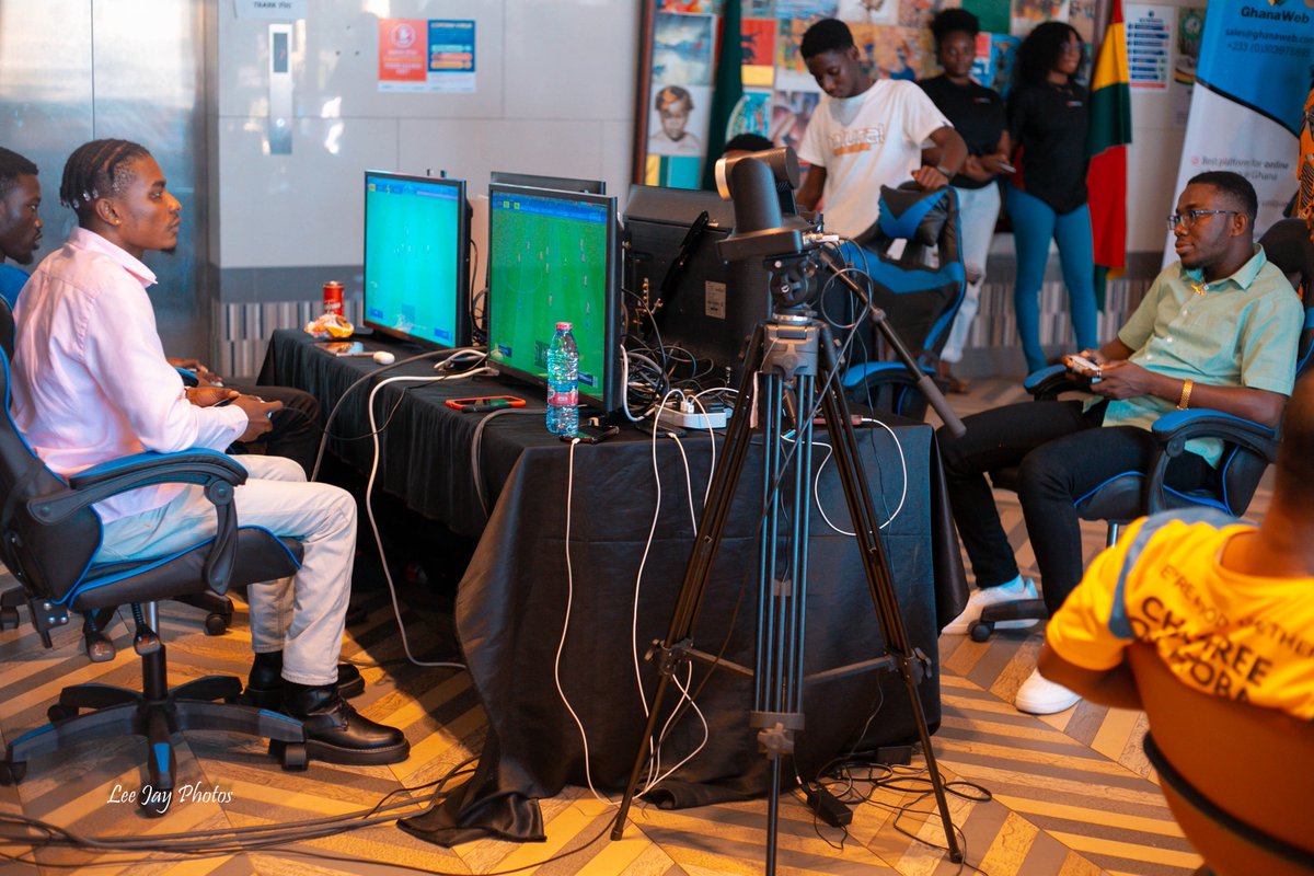 gyamfi_lee's tweet photo. #Tbt #throwbackthursday 

@gyaigyimii and @SneakerNyame_ gamed themselves at the Ghana Bloggers Summit. Guess who got beat 

Photos by: @Gyamfilee 
#leejayphotos #gbs2022 #supportabusiness https://t.co/2eQpvuXTV8