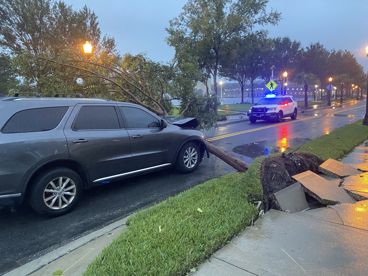 ChadKMills's tweet photo. As the sun rises, @LakelandPD is responding to this scene near #LakeMirror. They’re still trying to figure out what happened here and who the car belongs to. @abcactionnews #PolkCounty #Lakeland #LakelandFL #HurricaneIan https://t.co/SvjLmouWNb