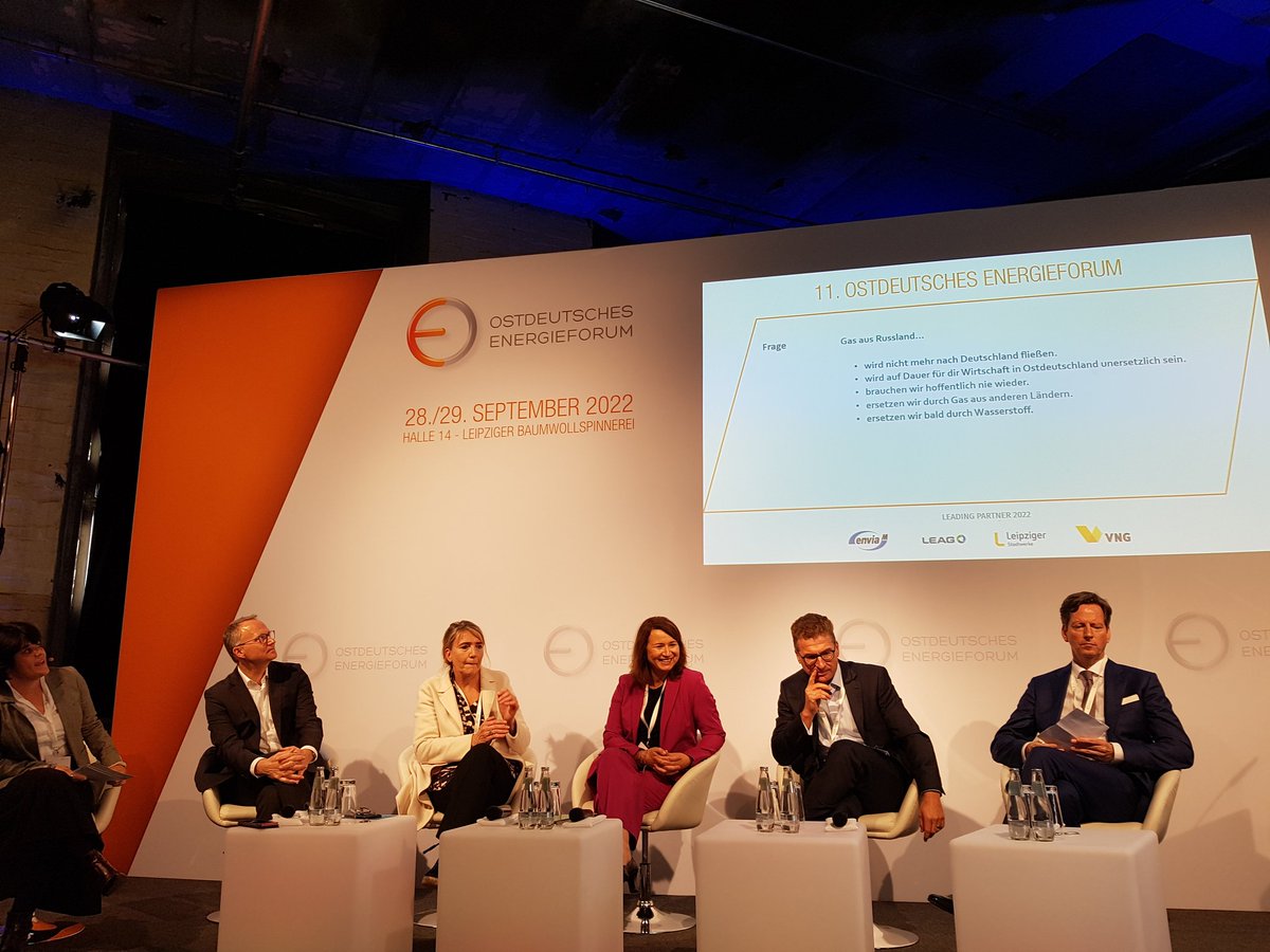 FraunhoferIMWL's tweet photo. Priv.-Doz. Dr. Christian Growitsch, Institutsleiter Fraunhofer-Zentrum für Internationales
Management und Wissensökonomie IMW diskutiert auf hochkarätigem Panel zur Zukunft der Energieversorgung auf @OEF_Leipzig #OEF22 https://t.co/m0YlgwWLM8