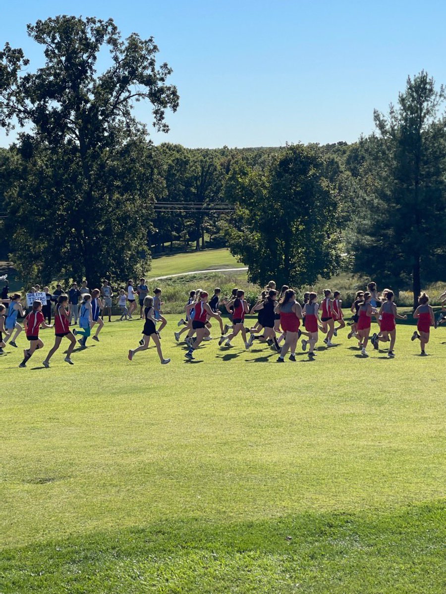 umsxc's tweet photo. Great showing by our XC teams yesterday! 
☑️ UMS places 2nd in BOTH team divisions
☑️ Our TOP 15 finisher medals go to Fisher Hayes, Kaylen Hansel, Logan Newman, Keely Otto, Shelby Robinson. 
☑️ Strong, competitive effort by all 20 UMS racers at the St James Invite! @CoachMeiners https://t.co/GfmQOPDQ8A