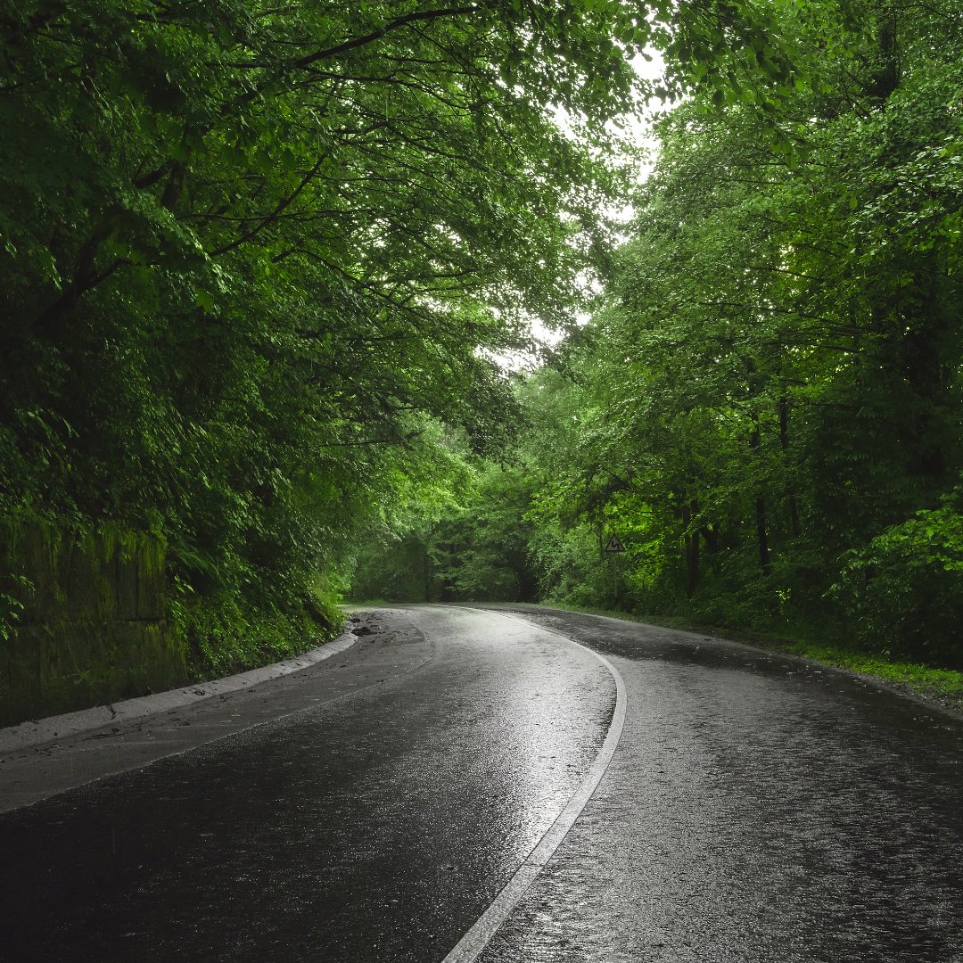 ☔Travelling in wet conditions over autumn can pose serious hazards on the road. 

☔If you find yourself aquaplaning, don’t panic, keep actions to a minimum until the car gradually slows down and hold your steering wheel straight.

#Beaconsfield #Bucks #AutumnDriving