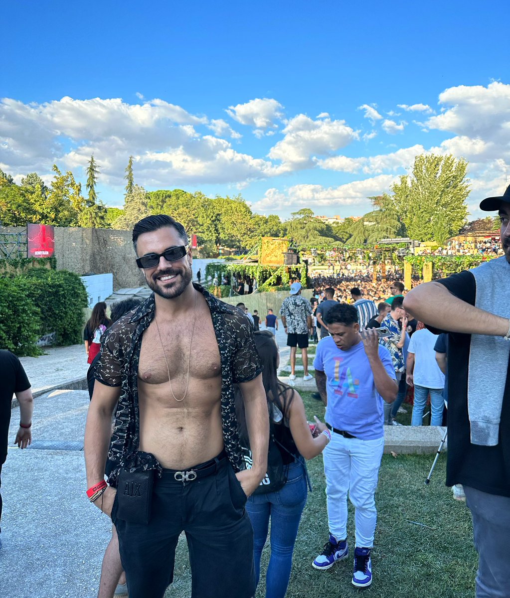 NachoRubCa's tweet photo. 🌳BRUNCH IN THE PARK 🌳 📍Madrid #brunchintheparkmadrid #brunchinthepark #techhouse #techno https://t.co/G1094U9G2d