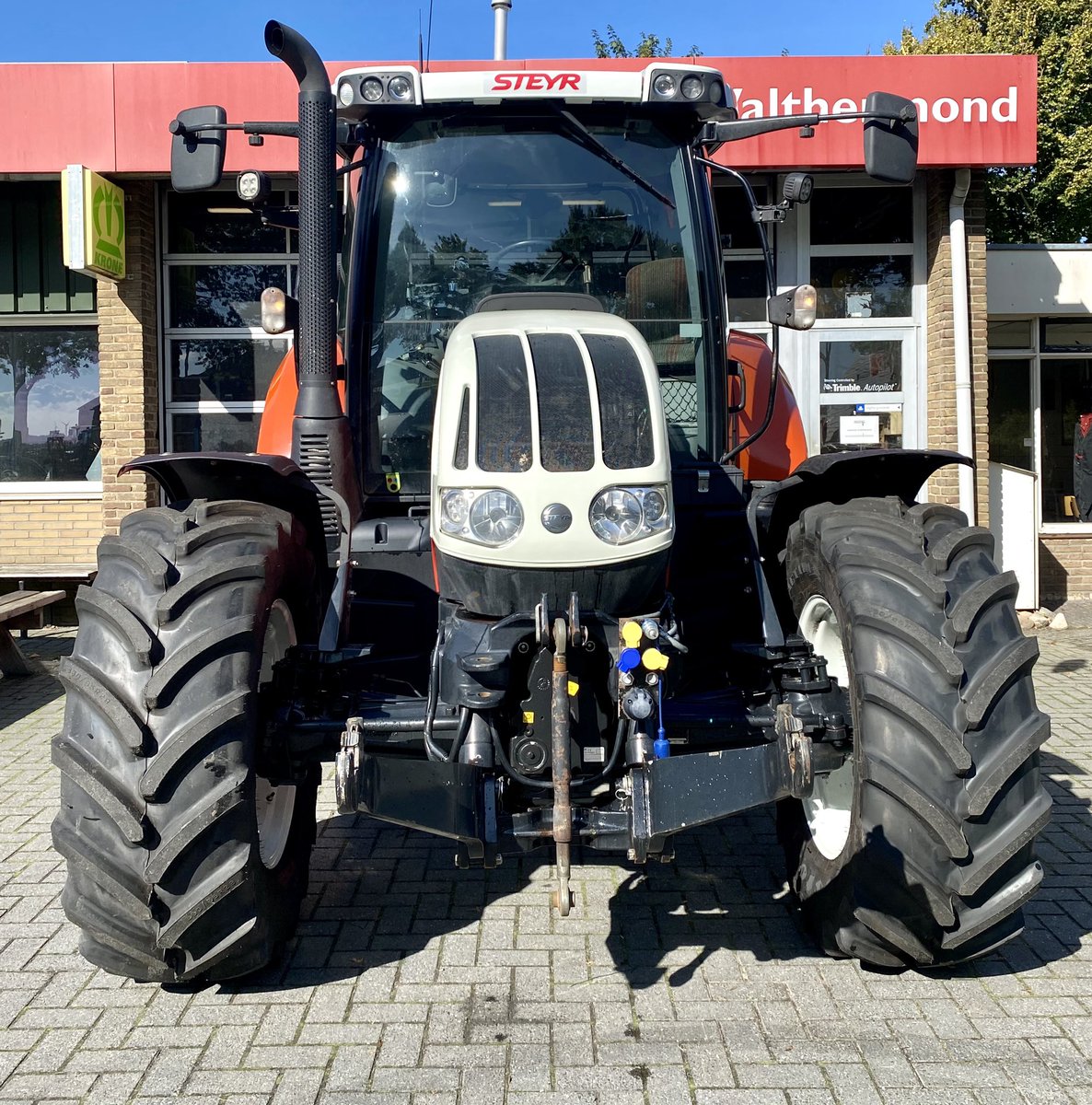 MCV_NU's tweet photo. Te koop aangeboden: Fraaie #Steyr 4130 #Profi #CVT bj. 2015 met 4165 draaiuren. V.v.: 4x hydraulische ventielen achter; load-sensing aansl.; fijnfilter NTZ; 3x hydraulische aansl. vz; drukloze retour vz; fronthef P.T.O.; Müller Isobus; 40 km/h; nieuwe banden; #Trimble GPS #FM1000 https://t.co/kNkt8UlIc8
