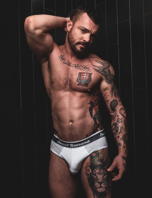 2 pic. One Sexy Pup - @pupkuddles? by @PaulJamnicky ?
Check out the full series on our O/F ?
.
@bulgespotter