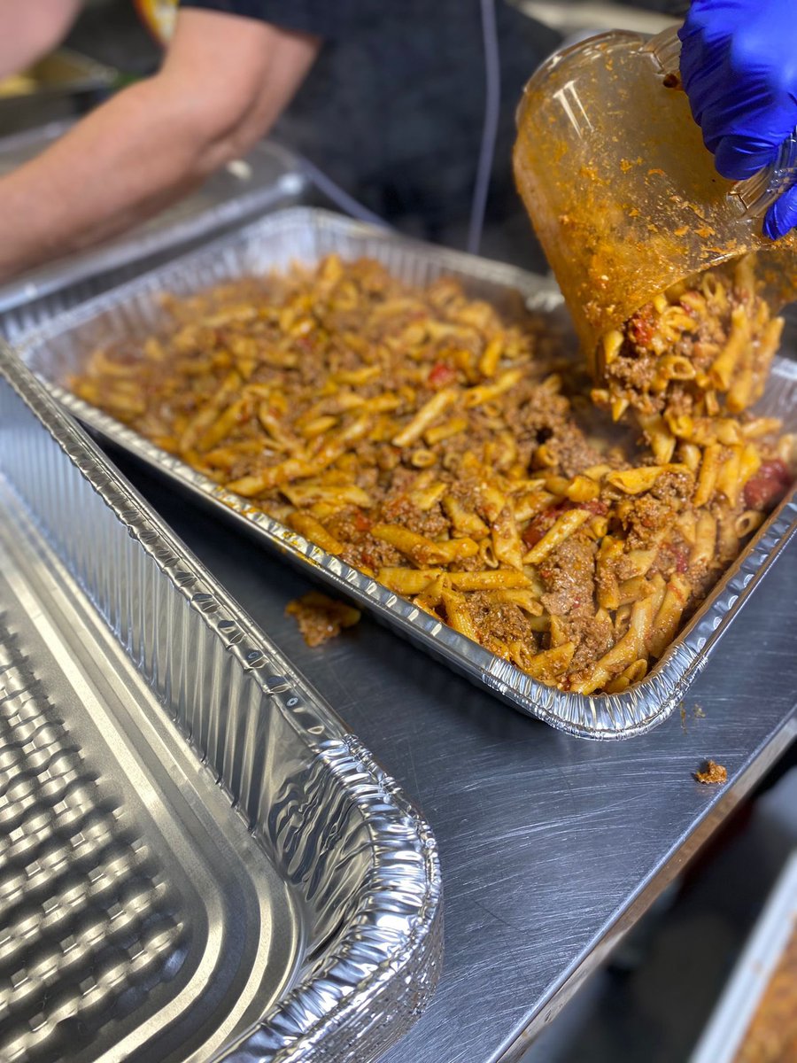 WCK chefs are busy in our Relief Kitchen in Florida this morning, preparing thousands of portions of pasta bolognese with fresh salad 🥗 We’ll keep cooking up hot meals as our teams get out into impacted communities today to find anyone in need of some support. #ChefsForFlorida