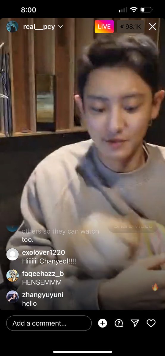 Exoweare1ne's tweet photo. Chanyeol is Live!!!!! I’m crying😭😭😩😩🫶🏻🫶🏻🫶🏻 https://t.co/2wdELRjCuF