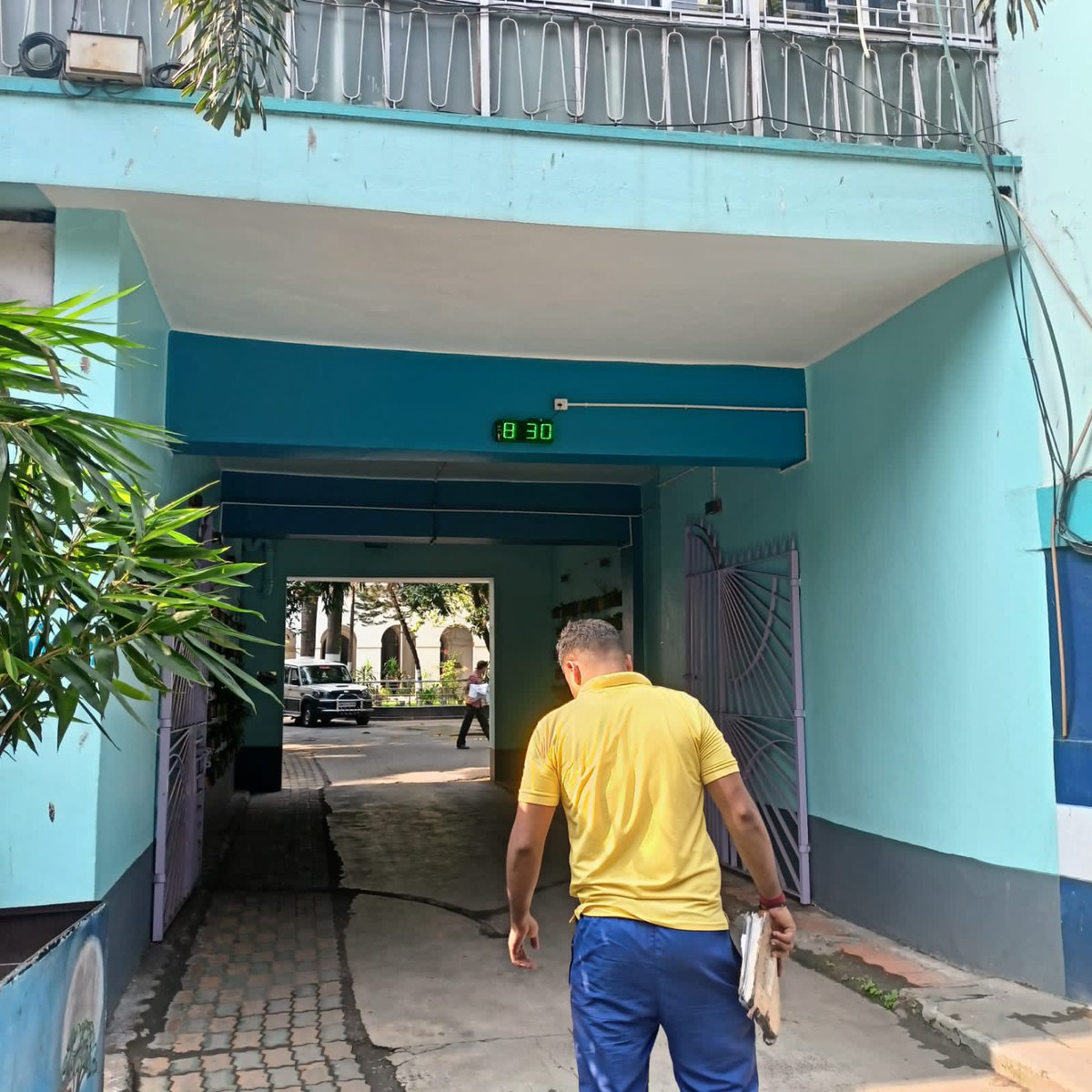 Every day our disinfectant team is duly sanitizing all the public premises to ensure your safety from CORONA VIRUS.. Maintain Healthy Norms..
#WeCareWeDare
Today, 29/09/22, our team has duly disinfected a large arena of North Division, ND..
<a href="/CPKolkata/">CP Kolkata</a> 
<a href="/KolkataPolice/">Kolkata Police</a>