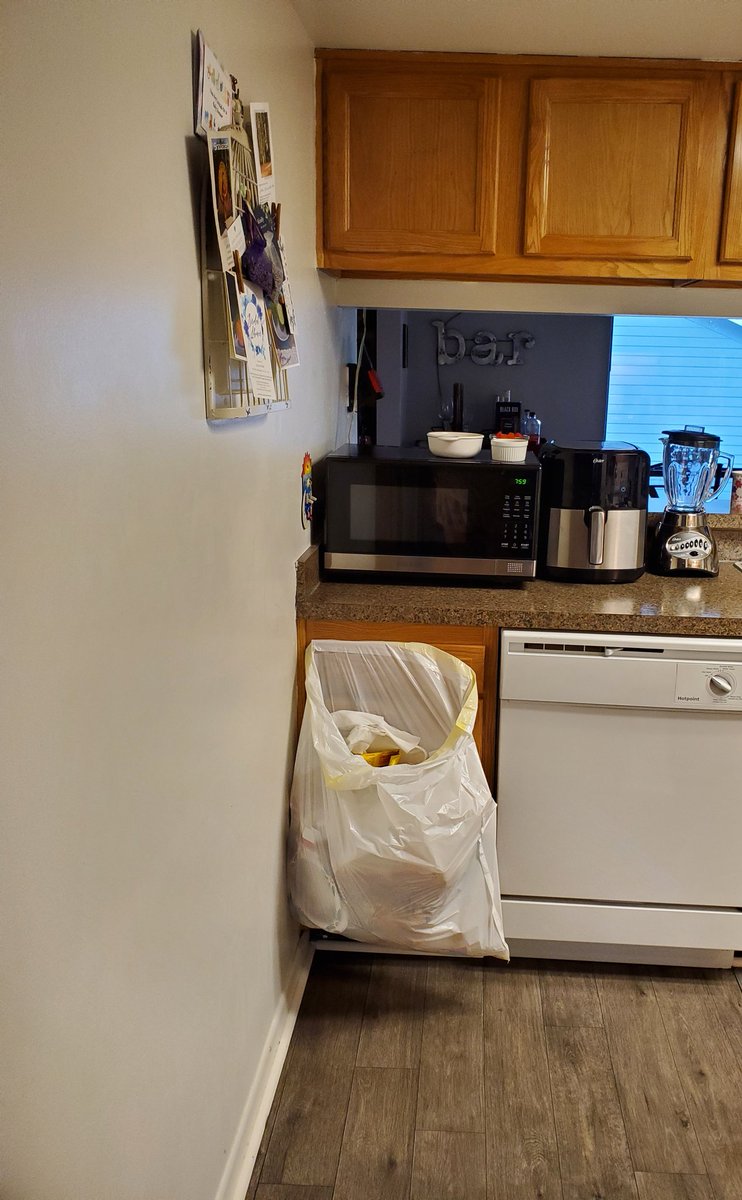 alllymart's tweet photo. My Crazy Lines from this morning-
I won't buy a garbage can to teach Warren a lesson for breaking my garbage can. Noones winning. 😆
Crazy Lines every Thursday on @1003WNIC @JayTowers @ChelseaKivell
#thisisnowaytolive
#Buyadamncanalready https://t.co/RvlbqI0nvA