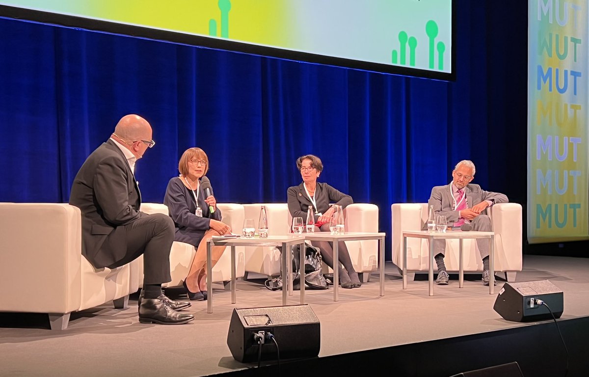 Carolin Dolata (@carolindolata) on Twitter photo „Die Intelligenz des Wiederverwertens entdecken wir gerade erst wieder. Dabei gab es Circular Economy zum Beispiel in der Bauindustrie schon im Mittelalter“, sagt Prof. Annette Kehnel beim #MutZurNachhaltigkeit Kongress. <a href="/zeitwissen/">ZEIT Wissen</a> <a href="/OliverWyman/">Oliver Wyman</a> #LOSjetzt „Die Intelligenz des Wiederverwertens entdecken wir gerade erst wieder. Dabei gab es Circular Economy zum Beispiel in der Bauindustrie schon im Mittelalter“, sagt Prof. Annette Kehnel beim #MutZurNachhaltigkeit Kongress. <a href="/zeitwissen/">ZEIT Wissen</a> <a href="/OliverWyman/">Oliver Wyman</a> #LOSjetzt