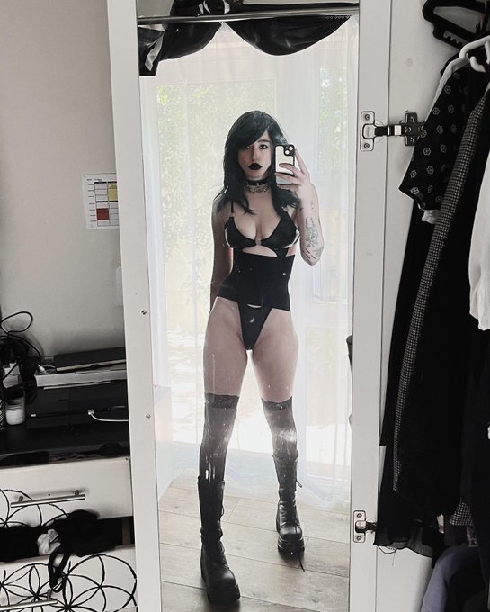 your opportunity to jerk off to me multiple times a day <3 https://t.co/gbXJ8evU6s