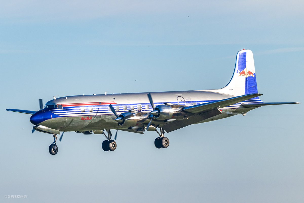 georgibidenko's tweet photo. Dnes na @PragueAirport zavítal legendární
Douglas DC-6B z roku 1958,
který nyní letá ve službách slavné skupiny The Flying Bulls
OE-LDM Stáří: 64 let
#theflyingbulls #douglas #redbull #dc6 #oeldm @letovyprovoz https://t.co/fOjp5lu8TY