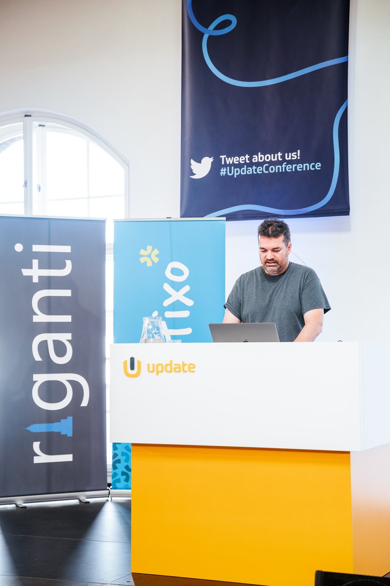 update_conf's tweet photo. Přednášky nám odstartovali 🎤 speakeři Ján Seyd @StylersCloud o entropii #css a Richard Fridrich @fczbkk o uživatelském nastavení v rozšířeních pro prohlížeče. Dle tváří v publiku je vidět zájem a nadšení. 🤩 Jen tak dál! #frontend #UpdateDays #updateconference #riganti #itixo https://t.co/8R2S1Nf98o