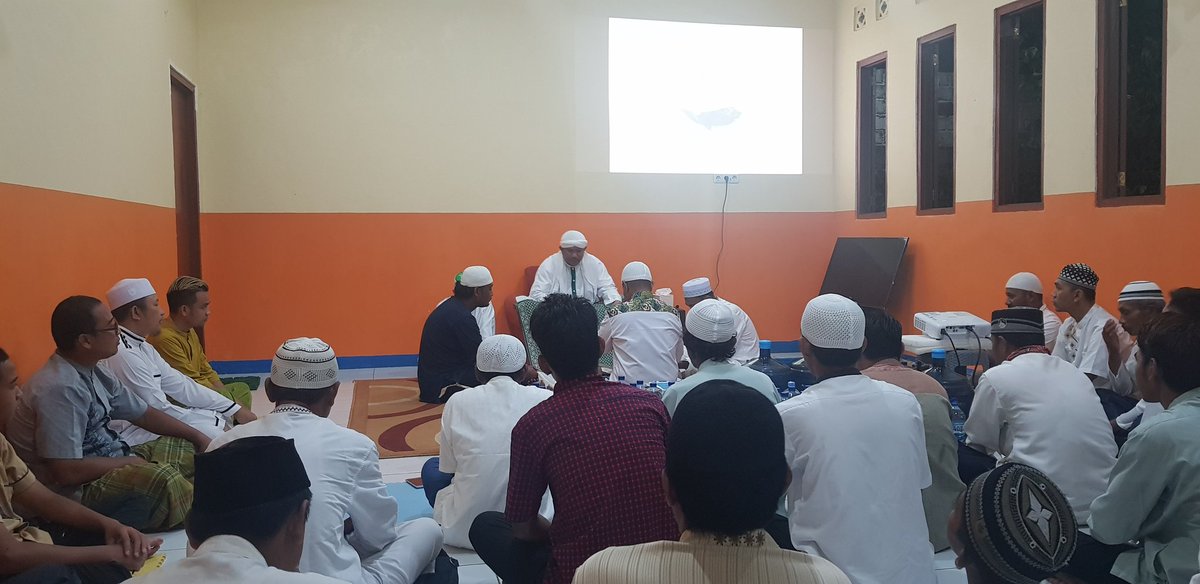 linurulinsan's tweet photo. Pengajian/Majelis Ilmu Laduna Ilma NI ke-4 bertepatan dengan 3 Rabiul Awal 1444H, malam terakhir majelis ilmu yang disampaikan oleh imam Sukron dalam agenda menjalin hubungan silaturahim jamaah Laduna Ilma NI yang berpusat di Sumberker kec. Samofa kab. Biak Numfor Prov. Papua https://t.co/zbGpVsReWI