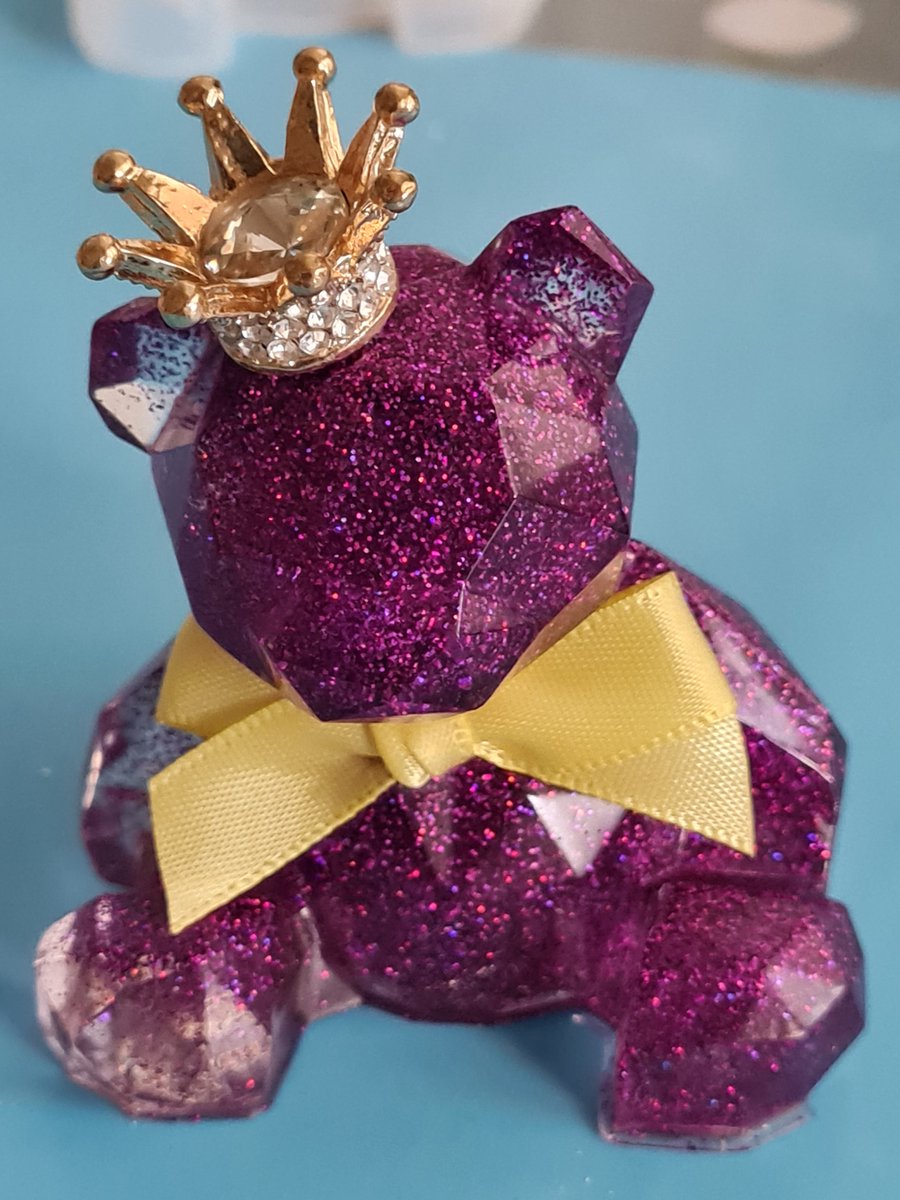 LouiseAppleya11's tweet photo. Another adorable Teddy Bear night light completed 🥰 #resinart #resinartist #resincraft #resincrafter #teddybears #nightlights #glittery #handmade #allhandmade #localbusiness #smallbusiness #smallbusinessowner #supportlocal #supportsmallbusiness https://t.co/gRdVYgqGjy