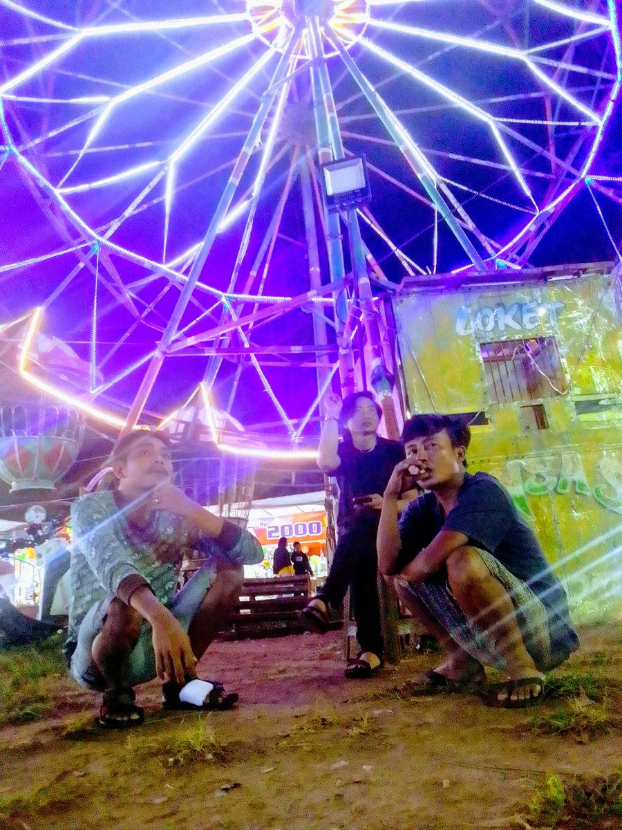 " Menikmati dunia malam 🤠🤠🤠

#BukittinggipunyaCerita 🤠