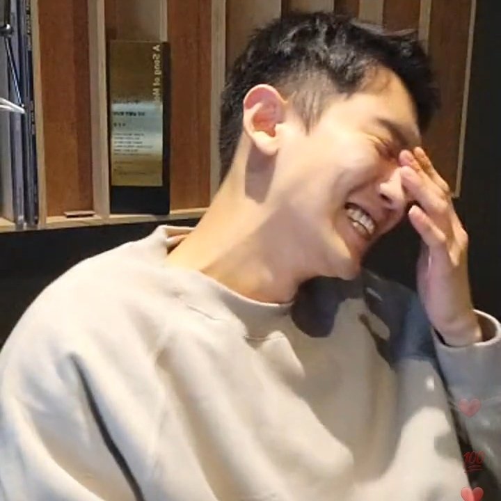 FORUCHANYEOL's tweet photo. HIS SMILE 
#찬열아_우리_라이브로_만나
#ChanyeolLiveOnIG https://t.co/kbeWTsmQqO