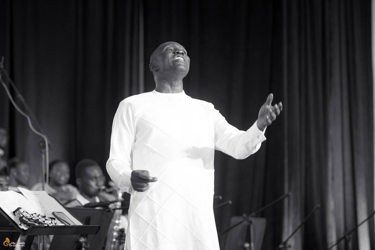 Gramophone_Gh's tweet photo. He isn't just a Legend, Composer, Organist or Teacher but a wonderful Conductor as well. His communication of emotions is top-notch👌🏽👌🏽👌🏽 and infectious.

#gramophonegh #gramophoners #ProfJY #hymnody #hymnodyexcerpts #legend #teacher #composer #organist #conductor #Maestro https://t.co/xgoSriwuSn