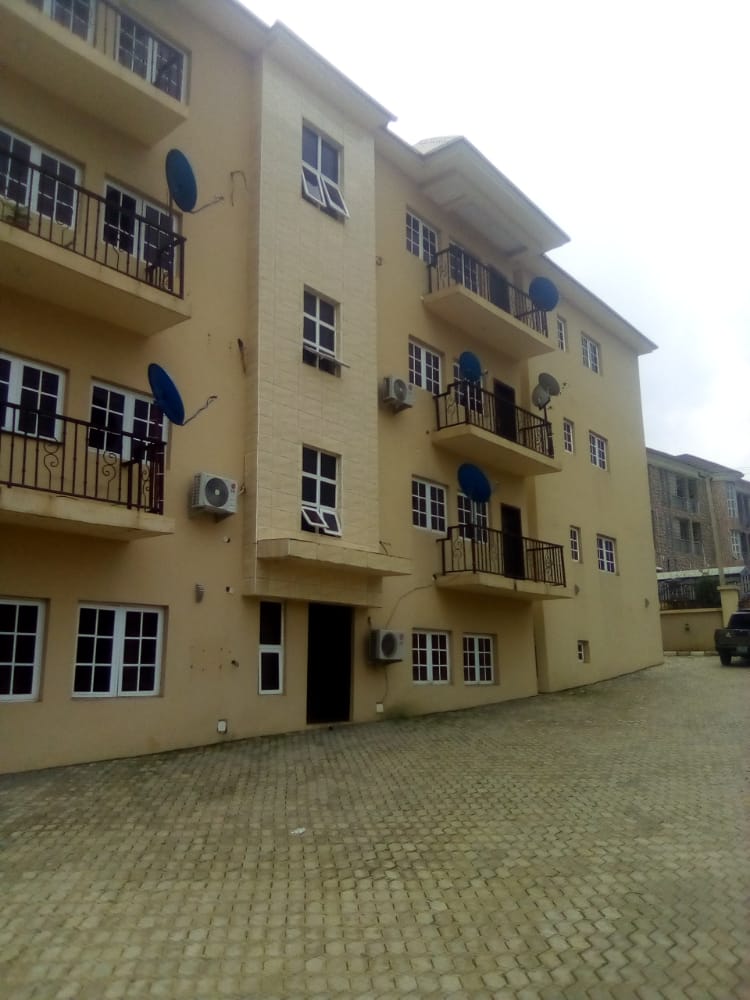 _MediaAdd's tweet photo. Spacious 2 bedroom flat for rent, ground floor with modern facilities.
Rent is 1m
Service Charge 200k
Refundable Caution fee 150k
Agency and legal fee is 15%
Total = 1.5m
Location: Abuja
#AbujaTwitterCommunity
#Abujaproperties
#Abujarentals https://t.co/1MXYzv7Lya