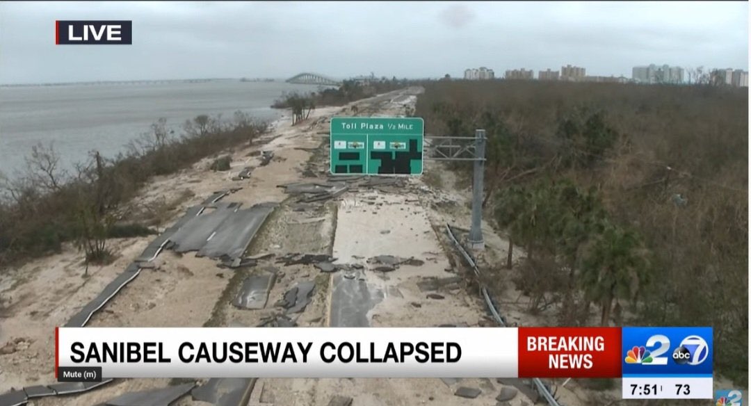 LukeHattonWX's tweet photo. Heavy pavement scouring near the Sanibel Causeway.
(Via @NBC2) https://t.co/bEEdvgDllz