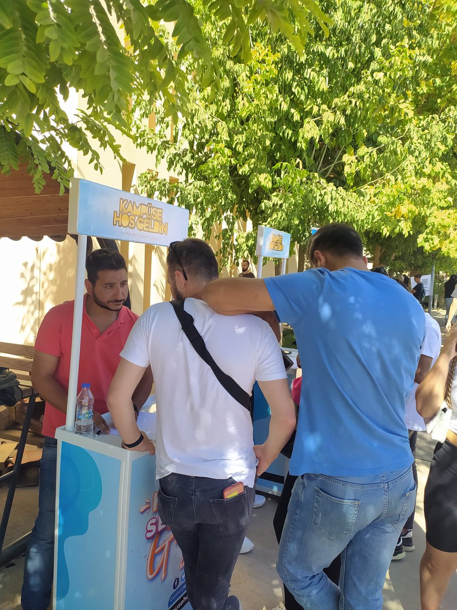 uniak_mardin's tweet photo. Standımızın 4. Günü Hız Kesmeden devam ediyoruz🚀💥

  Gençler dik durdukça bizi kimse yolumuzdan çeviremeyecektir🚀✨

#kampüsseninevin 
#kampüsseninlegüzel https://t.co/HgXa3n9cA6