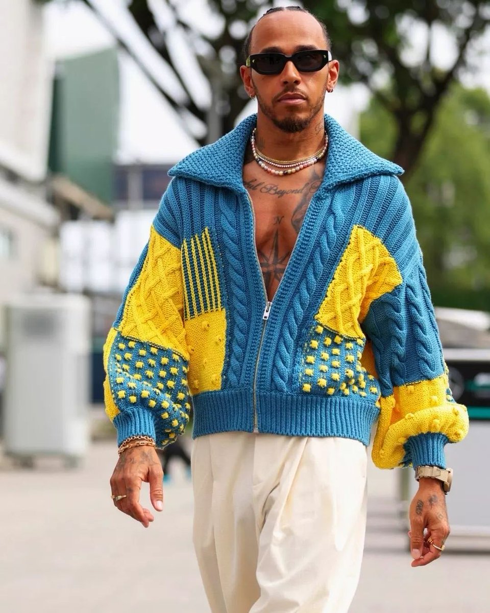 kenzo's tweet photo. 👀#Formula1  #GOAT, @LewisHamilton stunned with a full #KENZOSS23 look by @nigoldeneye  during the F1 Singapore Grand Prix!
#KENZONIGO https://t.co/kiIDKF9Bi6