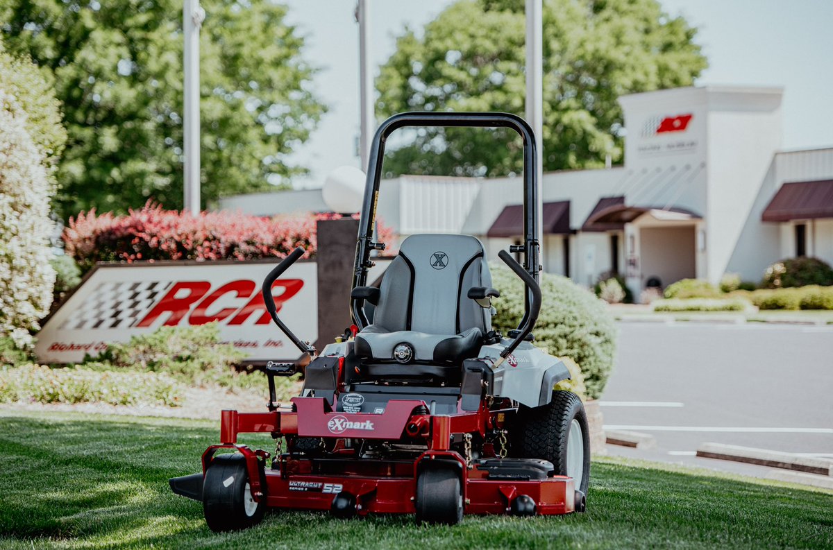 RCRracing's tweet photo. Fall is here, but thatโs no excuse to neglect your lawn! #Exmarkbackyardlife
@Exmarkmowers | ๐ https://t.co/sSZYwanh1b