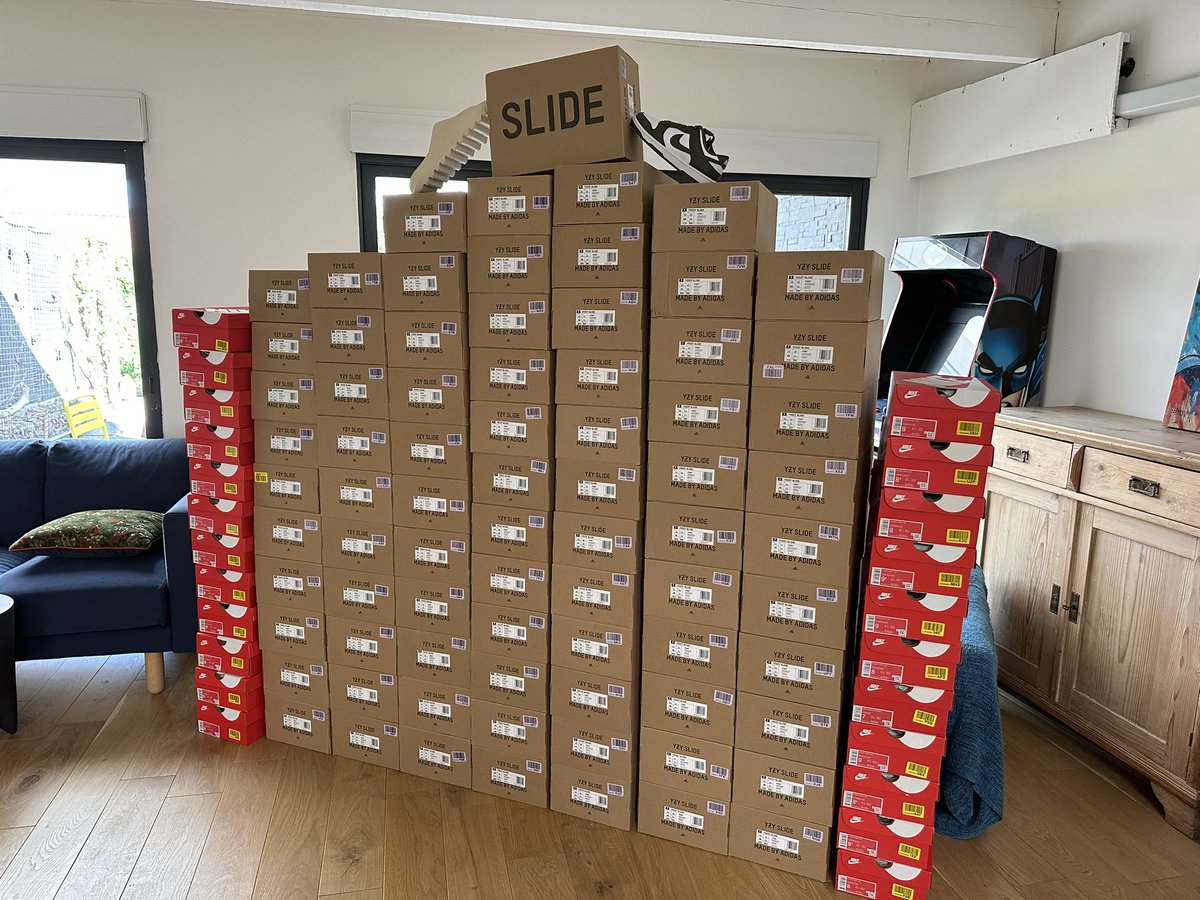 Rostova__'s tweet photo. Well, like always, in-hand better than webhooks 
More pairs on their way!

Special thanks to :
🤖: @Gammaofficial 
👟: @NotifyFrance @FnFColony 
🛠️: @aco_tool @HekoAutomation @Matrix_tools 
⚡️: @PrimedProx https://t.co/fvnaCoucbp