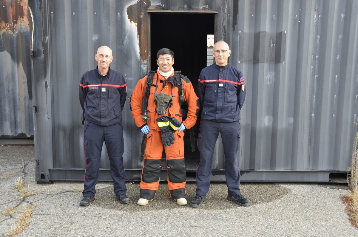 sdis84's tweet photo. [#EchangesInternationaux #incendie] Découverte de notre caisson pour un officier de Mongolie, reçu dans le cadre de la Mission des Relations Européennes et Internationales, pour laquelle il est accueilli par les @Pompiers_13 durant 3 mois cc @SecCivileFrance https://t.co/awALDFdCQL