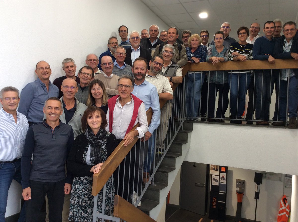 La belle équipe Orange Solidarité Centre-Est 😍👏⁦<a href="/FondationOrange/">FondationOrange</a>⁩ ⁦<a href="/laurence_jdn/">Laurence Thouveny</a>⁩ ⁦<a href="/etchoungui/">Elizabeth Tchoungui</a>⁩ ⁦<a href="/RLHelgoualch/">Renan L'Helgoualc'h</a>⁩ ⁦<a href="/LaurenceG26/">Laurence Grabowski</a>⁩