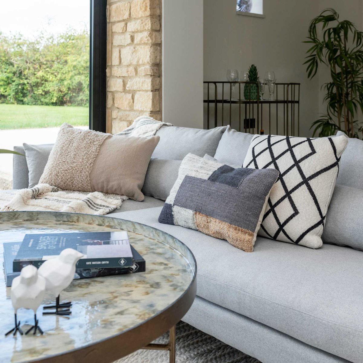 DeniseHomeStyle's tweet image. A barn conversion recently staged in Solihull is now now on the market with @knightfrank 
I could certainly imagine living here!! Beautiful.