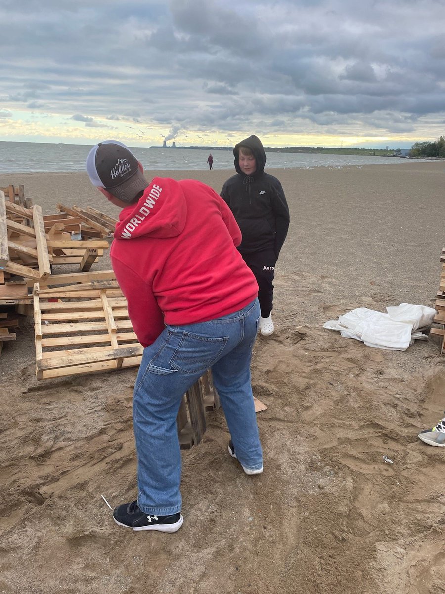 cindi_clair's tweet image. Homecoming Bonfire is 7:00 pm at the Fairport Beach on 9/29/22.  Mr. Hribar and Mr. Reed get some assistance from Middle Schoolers today.