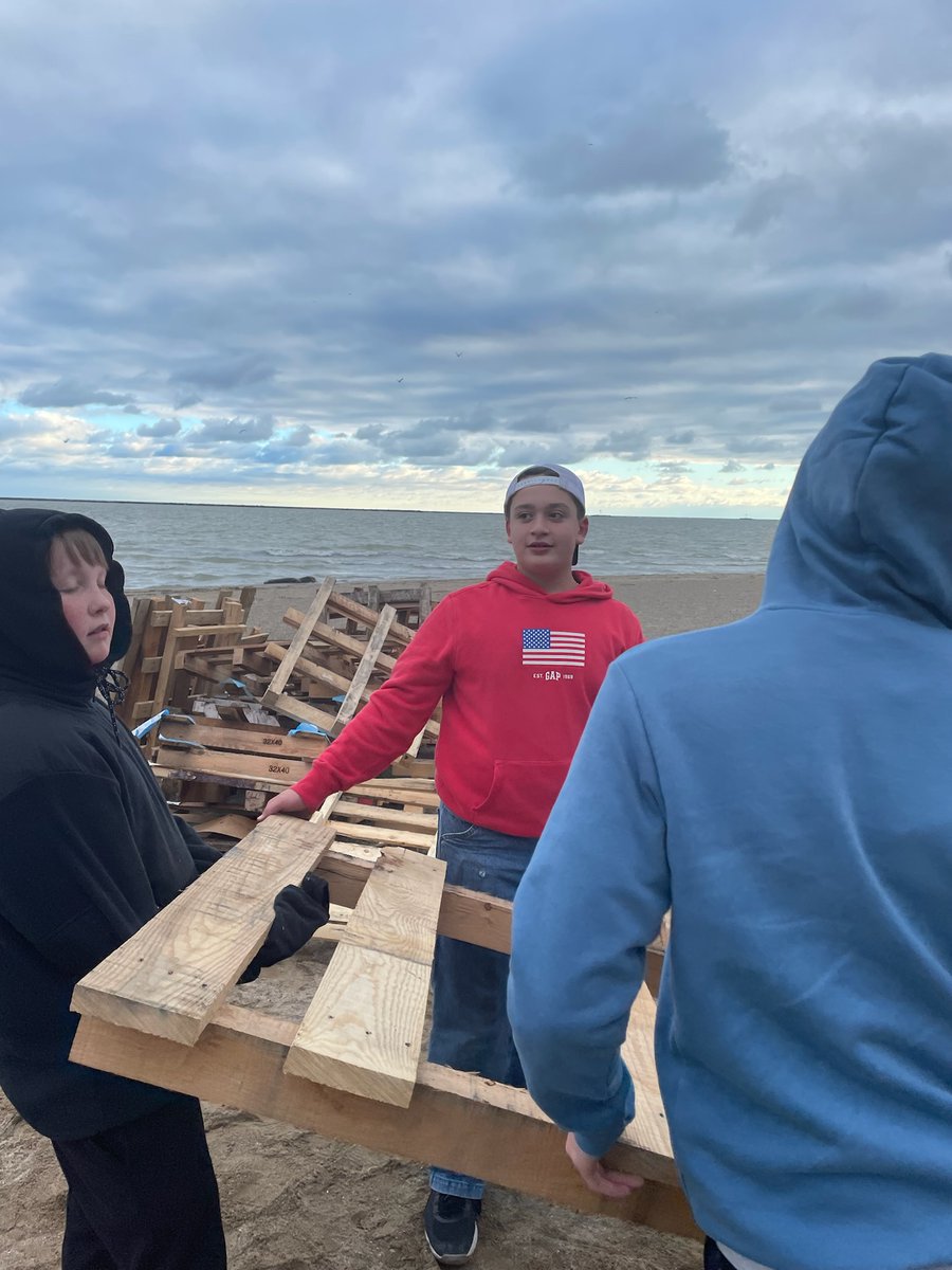 cindi_clair's tweet image. Homecoming Bonfire is 7:00 pm at the Fairport Beach on 9/29/22.  Mr. Hribar and Mr. Reed get some assistance from Middle Schoolers today.