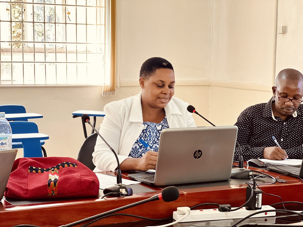 MakerereIGDS's tweet photo. The priestess were seen as closer to God because of the power they welded socially. ~ Dr Ann Ninsiima , Lecturer @Mak_SWGS #CHUSSSeminarSeries #MakerereAt100 https://t.co/qEA3XZvAeH