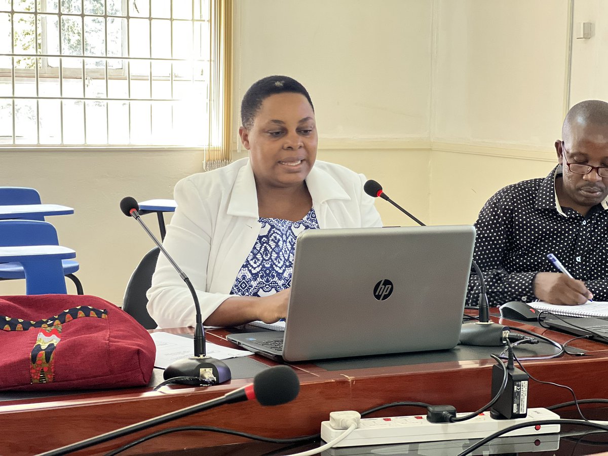 MakerereIGDS's tweet photo. The priestess were seen as closer to God because of the power they welded socially. ~ Dr Ann Ninsiima , Lecturer @Mak_SWGS #CHUSSSeminarSeries #MakerereAt100 https://t.co/qEA3XZvAeH