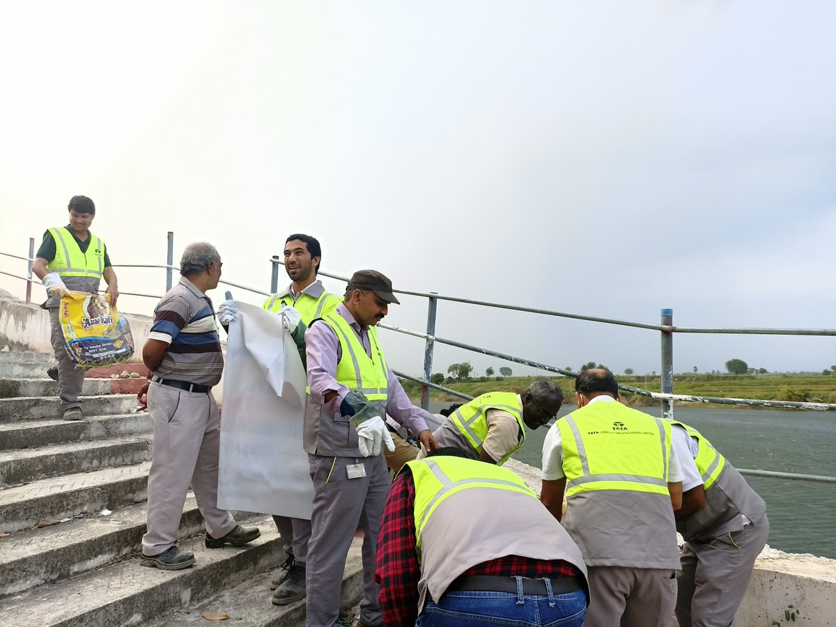 TCEConnect's tweet photo. #TVW18 #TCEndeavour #TCEConnect
As part of TVW, a team of #volunteers from Tata Consulting Engineers Limited (#TCE) conducted a #cleanliness #drive at the Sri Meenakshi Agasteswara Swamy Temple in Telangana. The team collected ten bags of plastic/cloth/garbage. https://t.co/Vg5u17mRmg