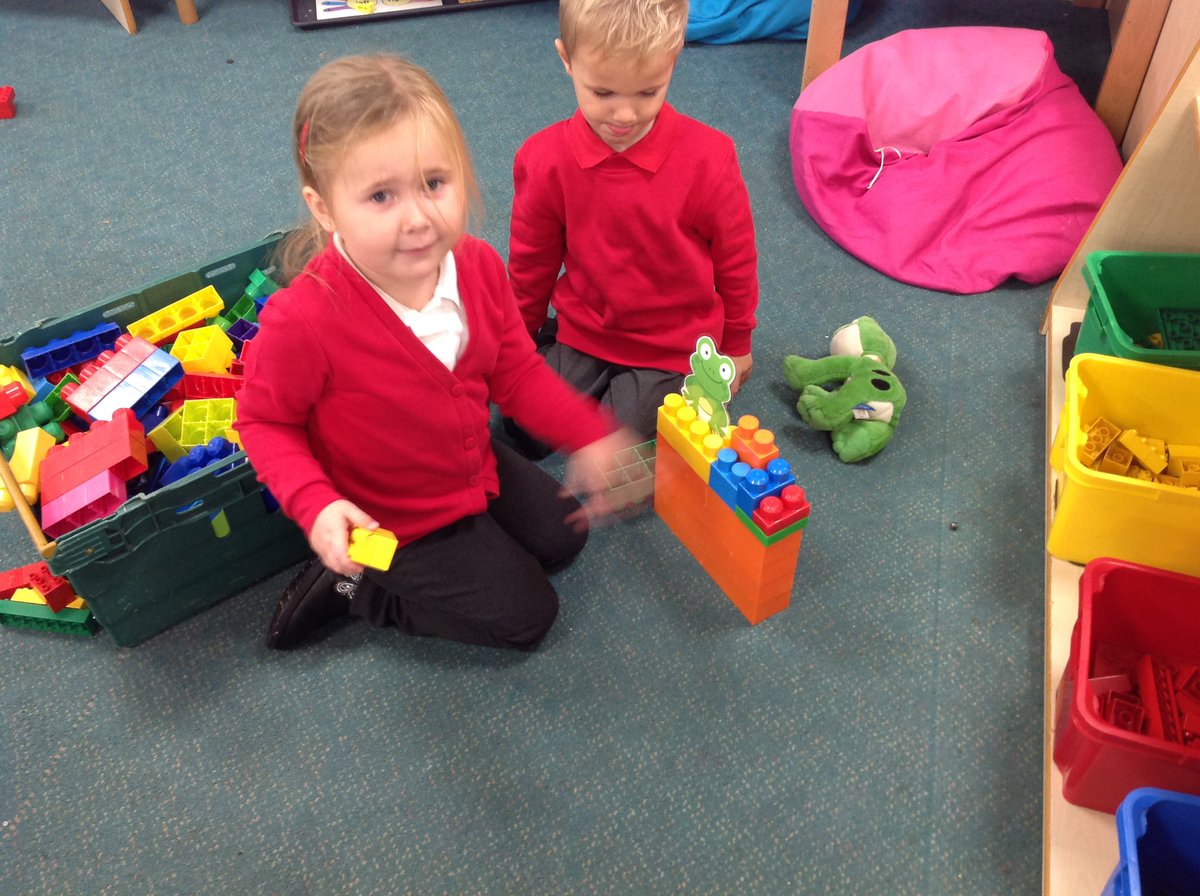 WMPrimaryF1's tweet photo. This morning we exploring matching towers with 'Mr Frog', some children spent time creating models with the blocks afterwards. #mathing #same #mathematicallanguage https://t.co/gXUzGCrlk8