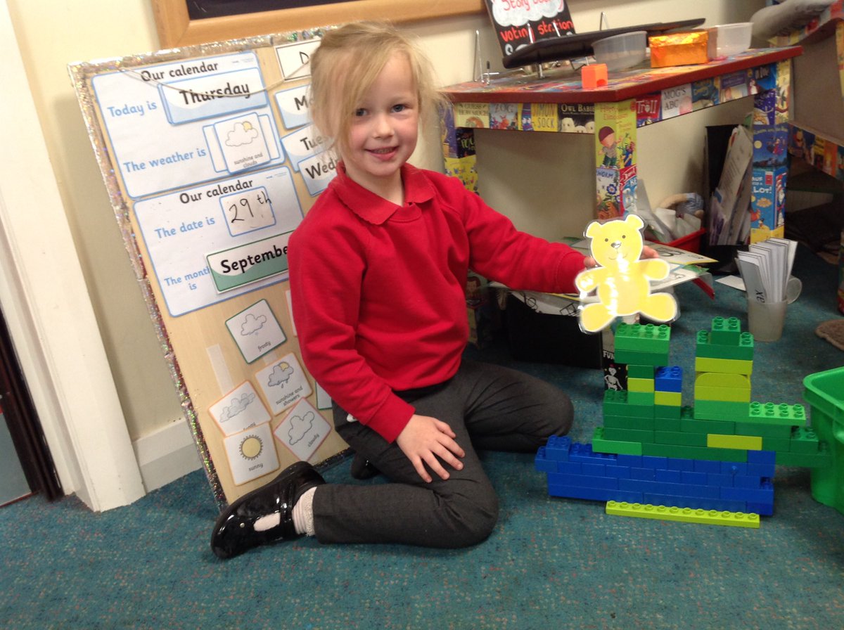 WMPrimaryF1's tweet photo. This morning we exploring matching towers with 'Mr Frog', some children spent time creating models with the blocks afterwards. #mathing #same #mathematicallanguage https://t.co/gXUzGCrlk8