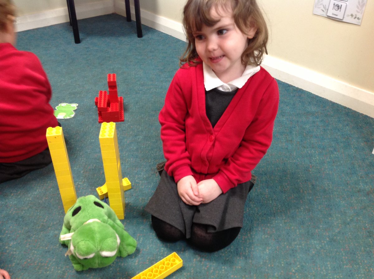 WMPrimaryF1's tweet photo. This morning we exploring matching towers with 'Mr Frog', some children spent time creating models with the blocks afterwards. #mathing #same #mathematicallanguage https://t.co/gXUzGCrlk8