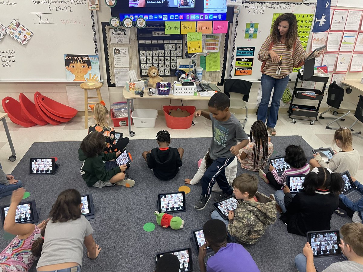 deerfieldlex1's tweet photo. Mrs.Caulk’s 1st Graders are practicing how to Zoom so they are ready for eLearning tomorrow! @deerfieldlex1 https://t.co/1ya6dYUTKX