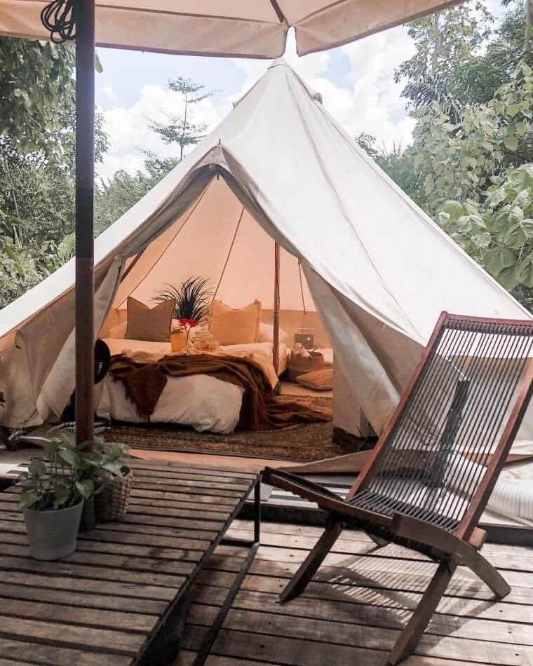 IsskndarAriffin's tweet photo. This new beautiful glamping spot in Negeri Sembilan is perfect for a jungle getaway! 😍🌲

📌 It's La Hilir Luxe Camp, located in Kuala Pilah.✨ This jungle home is just an hour's drive from Kuala Lumpur and is ran by a couple who quit the city life. https://t.co/e8pKvF982c