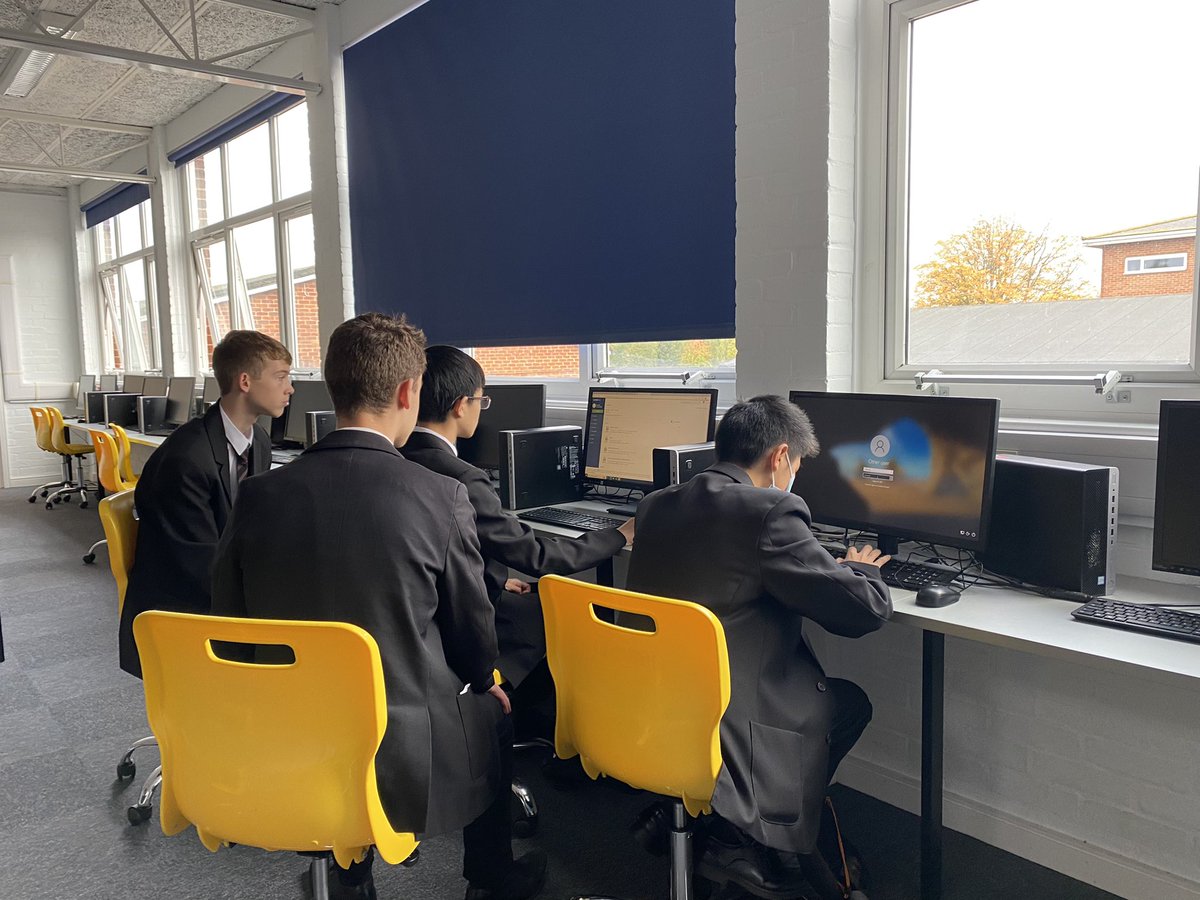 ComputingDGS's tweet image. Student Digital Leaders at @StBirinusSchool carrying out an IT induction for our new students!
