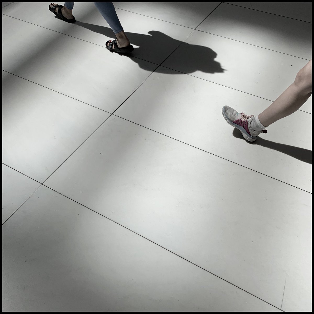 Women.
.
.
.
Photo: @AvilaSimpson / 2022 #color #women #feet #newyork #newyorkcity #shadow #everydayeverywhere #wordtradecenter #manhattannyc #instatravel #maquigrafia #alvaroavilasimpson #natgeo #usa🇺🇸 #streetstyle #light #walk #shootiniphone #fullframe #fullframephotography