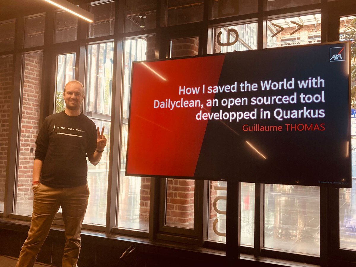 AXAJobs_fr's tweet photo. Guillaume Thomas sur les devants de la scène pour la conférence « Vous voulez sauver la planète ? Utilisez #DailyCleaner : une application #opensource réalisée avec #Quarkus » 📣 https://t.co/Mzg10zQgnK