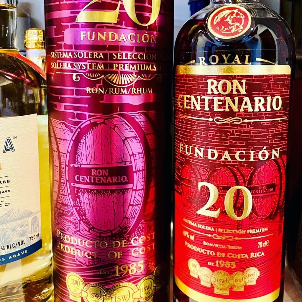 HazzyWild's tweet photo. 一度飲んでからハマったラム酒。
sweet❤️
#ロンセンテナリオ #ラム酒 #roncentenario #rum #美味しい #sweet #酒 #西新宿 #家飲み https://t.co/IqWWWOuJB9