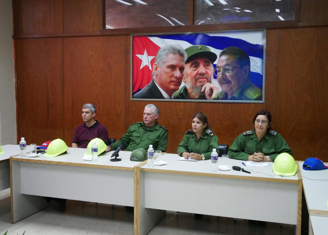 🚨/El Presidente <a href="/DiazCanelB/">Miguel Díaz-Canel Bermúdez</a> está en Central Termoeléctrica Ernesto Guevara de la Serna, en Santa Cruz del Norte, provincia #Mayabeque, donde se trabaja sin descanso para recuperar potencia en la generación que se aportará a sincronización del Sistema Electroenergético Nacional.