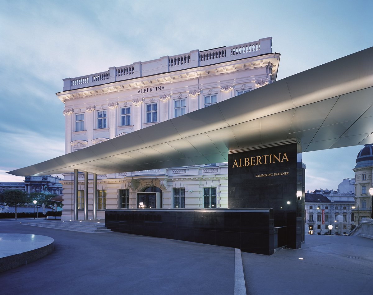 Die @ORF-Lange Nacht der Museen steht vor der Tür. Am Samstag sind die #Albertina und die #AlbertinaModern mit spektakulären Ausstellungen von 18 -1 Uhr exklusiv für Euch geöffnet. 🌙 Tickets bekommt ihr bei uns an der Kassa. €15 regulär | €12 ermäßigter Eintritt