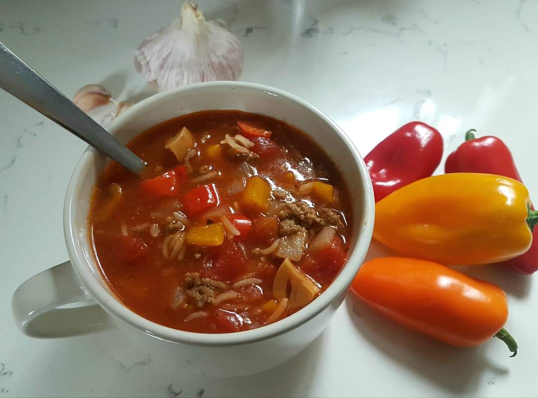 SimplyHomemad12's tweet photo. The days are getting cooler there's nothing that hits the spot like a freshly made pot of Stuffed Pepper Soup! Wholesome locally sourced ingredients. 16 oz Serves up to 4 people for $24. #soup #stuffedpeppersoup #fallcooking #schoolassignment https://t.co/vR6G9OlTQ5