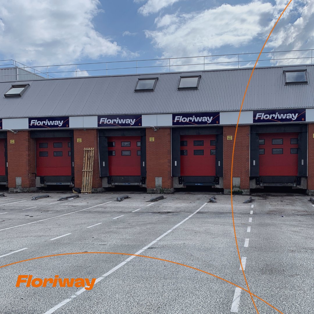 Inmiddels zijn bijna alle locaties voorzien van Floriway gevelreclame. Op de foto zie je de meest recente locatie van Aalsmeer die is aangepakt door 
<a href="/tiptopreclame/">TIPTOP reclame</a>.

#floriway #samenonderweg #vrachtwagen #vrachtwagenchauffeur #sierteelt #sierteeltsector #logistiek